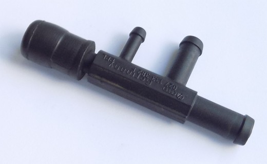 Stutzen und Verschlusskappe gebraucht VW 16V 1.8 KR Scirocco II 027133382F, 035133335