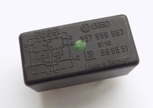 Relais Steuergerät Gurtverstellung gebraucht für ELRA Sicherheitsgurt VW Corrado, Passat 357959663