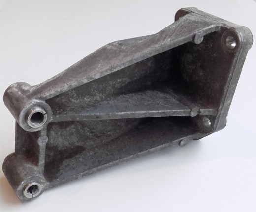 Halter gebraucht für G60 Lader VW Corrado, Golf, Rallye, Passat 037145813C Halter gebraucht für G60 Lader VW Corrado, Golf, Rallye, Passat 037145813C