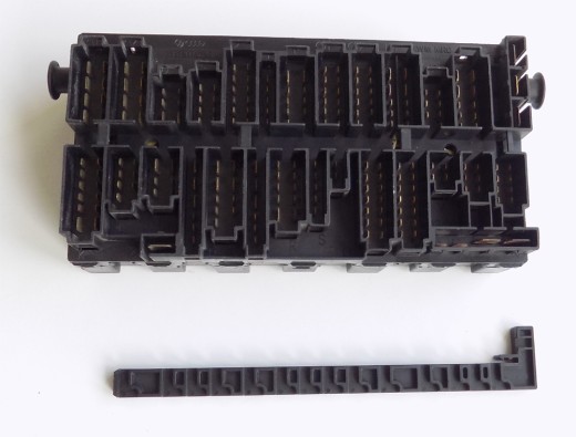 VW Zentralelektrik Sicherungskasten gebraucht 357937039