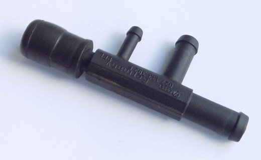 Stutzen und Verschlusskappe gebraucht VW 16V 1.8 KR Scirocco II 027133382F, 035133335