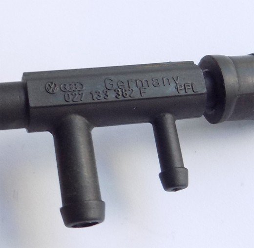 Stutzen und Verschlusskappe gebraucht VW 16V 1.8 KR Scirocco II 027133382F, 035133335