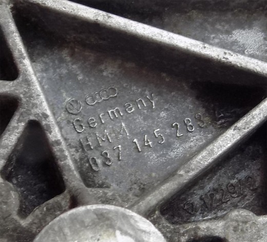 Bügel Halter gebraucht für Riemenspanner VW G60 Corrado, Golf II, Ralley, Passat 037145283A