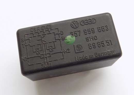 Relais Steuergerät Gurtverstellung gebraucht für ELRA Sicherheitsgurt VW Corrado, Passat 357959663