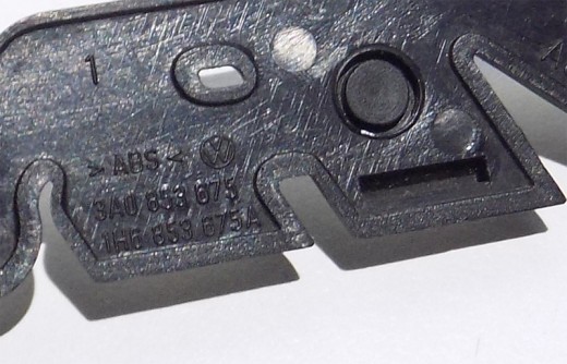 Schriftzug chrom VR6 gebraucht 3A0853675 Z10