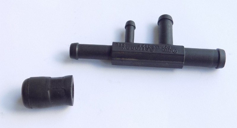 Stutzen und Verschlusskappe gebraucht VW 16V 1.8 KR Scirocco II 027133382F, 035133335