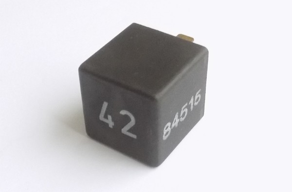 Relais 42 gebraucht für Kühlmittelmangelanzeige VW Corrado, Golf I, Golf II, Passat 35i, Polo II, Scirocco II 191919376A