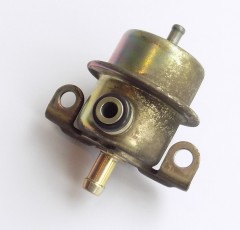 Fuel Pressure Regulator - USED - VW G60 Corrado, Golf II, Rallye, Passat 037133035