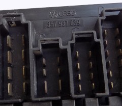 VW Zentralelektrik Sicherungskasten gebraucht 357937039