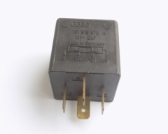 Relais 42 gebraucht für Kühlmittelmangelanzeige VW Corrado, Golf I, Golf II, Passat 35i, Polo II, Scirocco II 191919376A